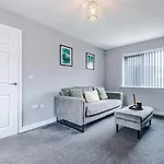 Lux 3 Bed 10 Mins From Centre - Parking & Netflix